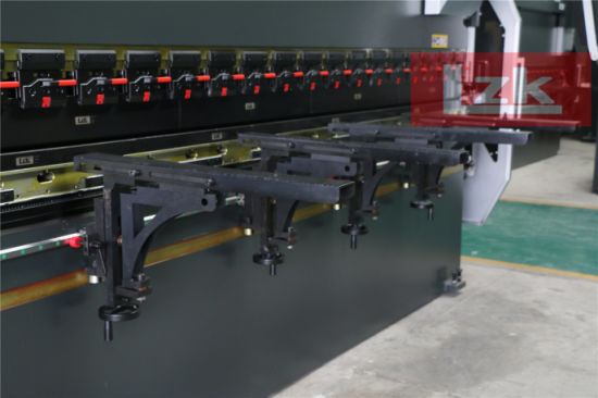 Máquina plegadora hidráulica CNC de 200 tonos