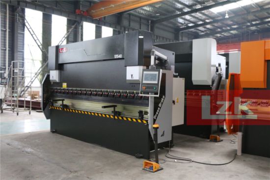 Máquina plegadora CNC de 300 toneladas para doblado de chapa metálica con 3 m de largo