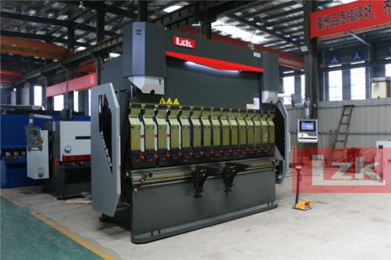 Prensa plegadora hidráulica de 88 toneladas x 8′ fabricada en China