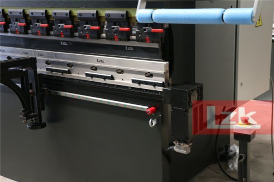 Dobladora automática de láminas de acero de 5 mm x 2500 mm